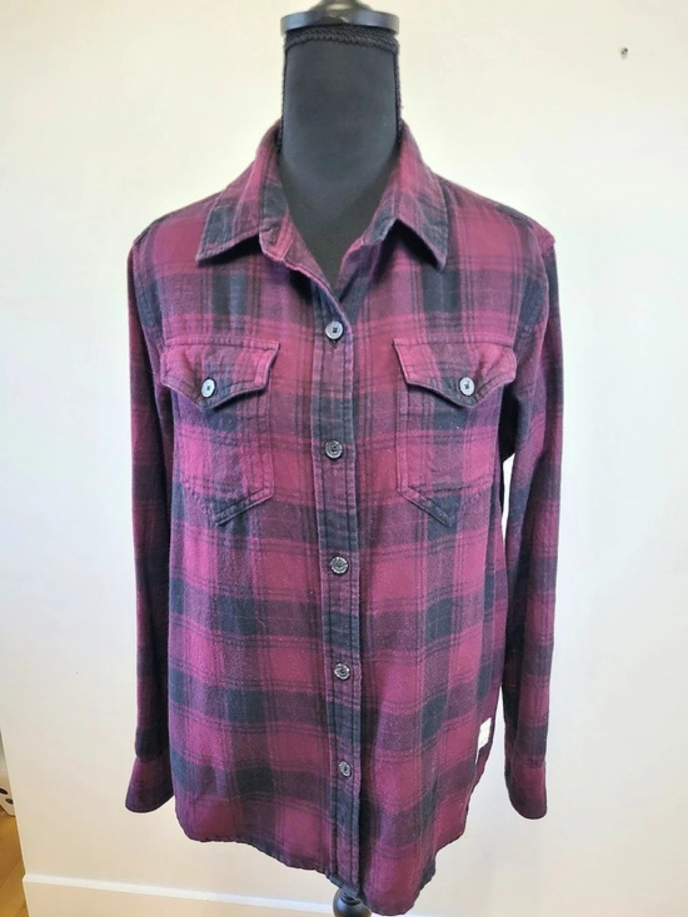 🍂 Tilley Plaid Flannel Button Down Shirt Burgundy Black Cranberry - Small